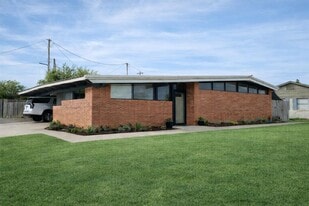 1919 Sumner Dr in Altus, OK - Building Photo