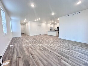 8280 W Fern St in Eagle, ID - Building Photo - Building Photo