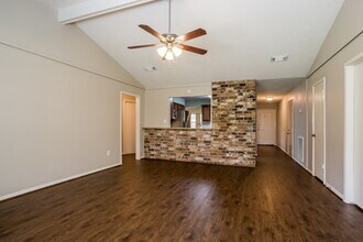 1817 New Orleans St in Deer Park, TX - Building Photo - Building Photo