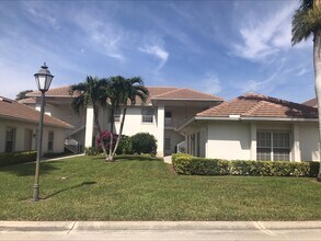 8371 Grand Palm Dr, Unit 3 in Estero, FL - Foto de edificio - Building Photo