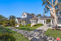 6743 Fernhill Dr in Malibu, CA - Foto de edificio - Building Photo