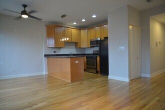 1325 E Marquette Rd in Chicago, IL - Building Photo - Building Photo