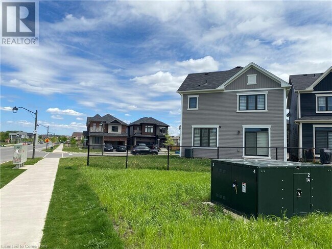 2 Cahill Dr in Brantford, ON - Building Photo - Building Photo