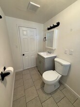 322 W Vine Ave in Visalia, CA - Building Photo - Building Photo