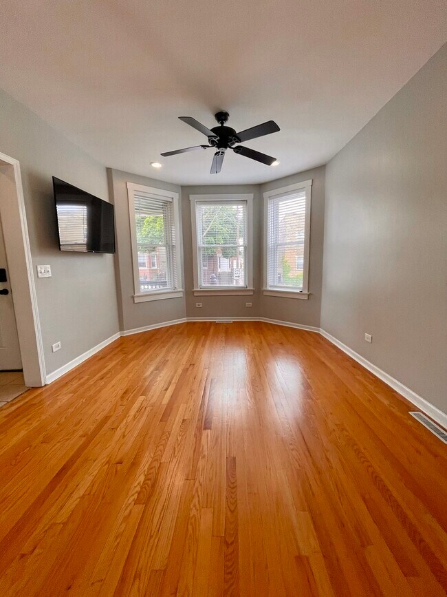 2416 N Springfield Ave in Chicago, IL - Building Photo - Building Photo