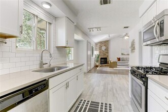 7809 Wakefield Dr in Austin, TX - Building Photo - Building Photo