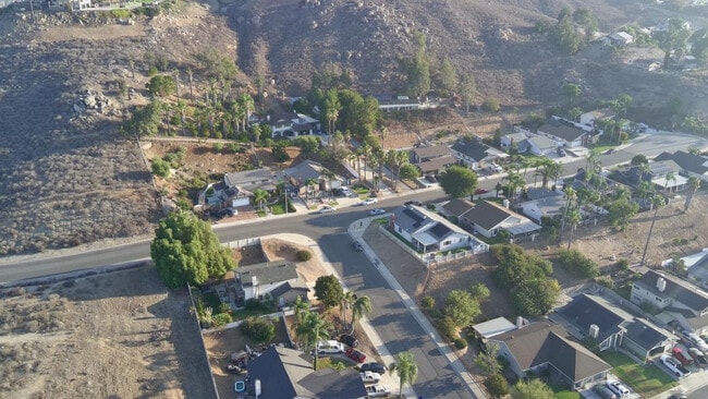 5947 Helmcrest Dr in Riverside, CA - Building Photo - Building Photo