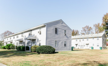 Ingleside Square Apartments in Norfolk, VA - Building Photo - Building Photo