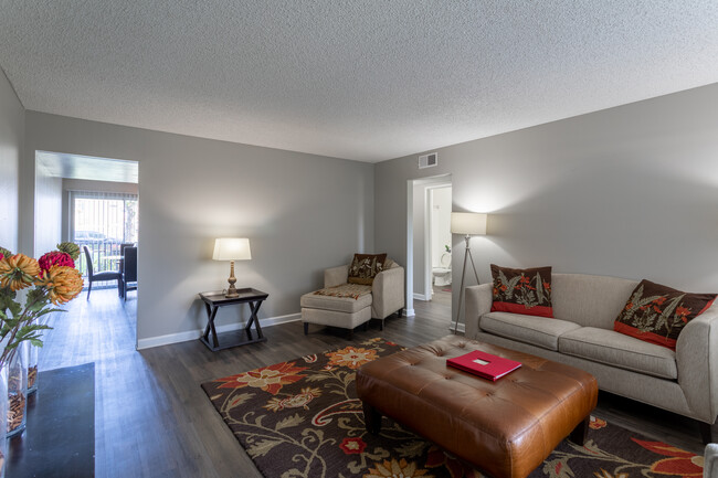 Dakota Creek Apartment Homes in Upland, CA - Building Photo - Interior Photo