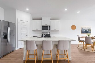 4651 W Aurora St in Fayetteville, AR - Building Photo - Building Photo