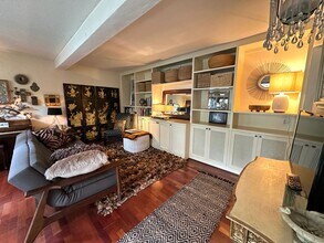 348 W Olympic Pl in Seattle, WA - Building Photo - Building Photo