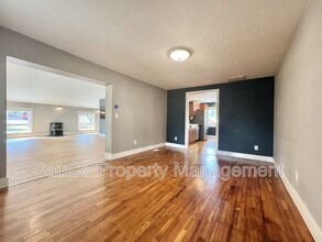 6543 SE Borwick St in Hillsboro, OR - Building Photo - Building Photo