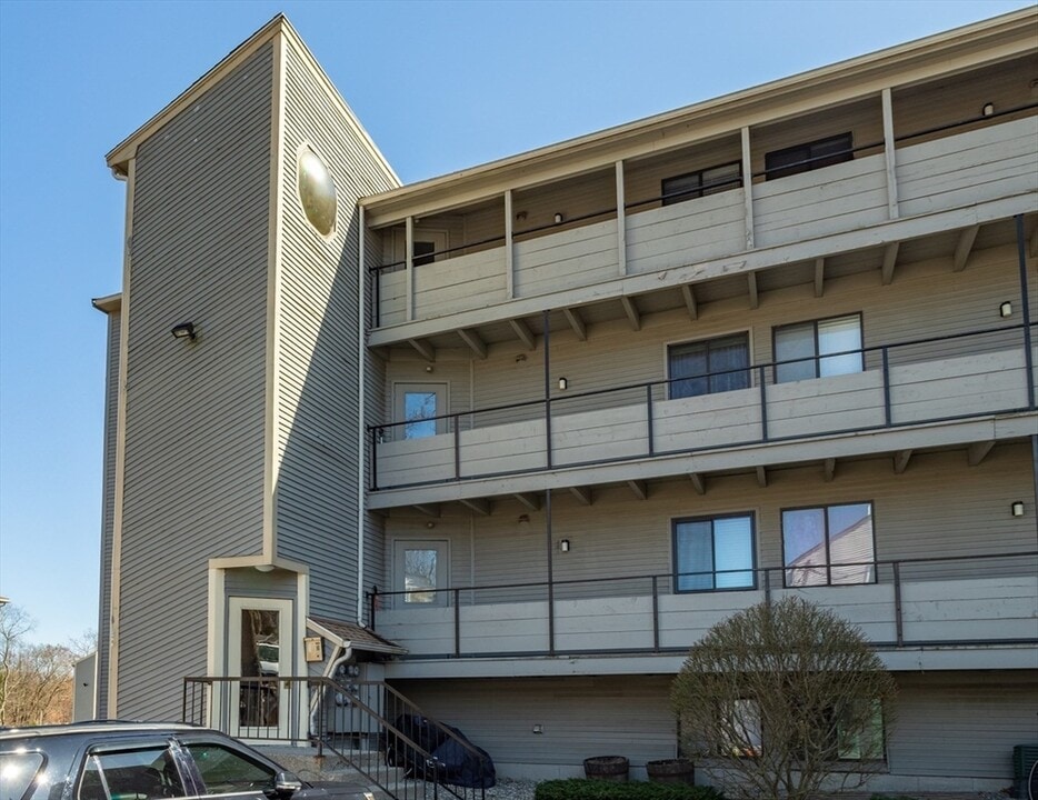 1195 Grafton St in Worcester, MA - Building Photo