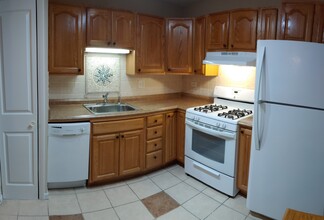 16W515-16w579 79th St in Willowbrook, IL - Building Photo - Building Photo