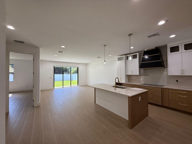 2430 Cecelia St in West Palm Beach, FL - Building Photo - Building Photo