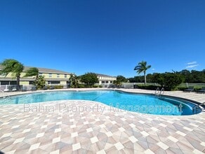 8512 Gablebend Way in Tampa, FL - Building Photo - Building Photo