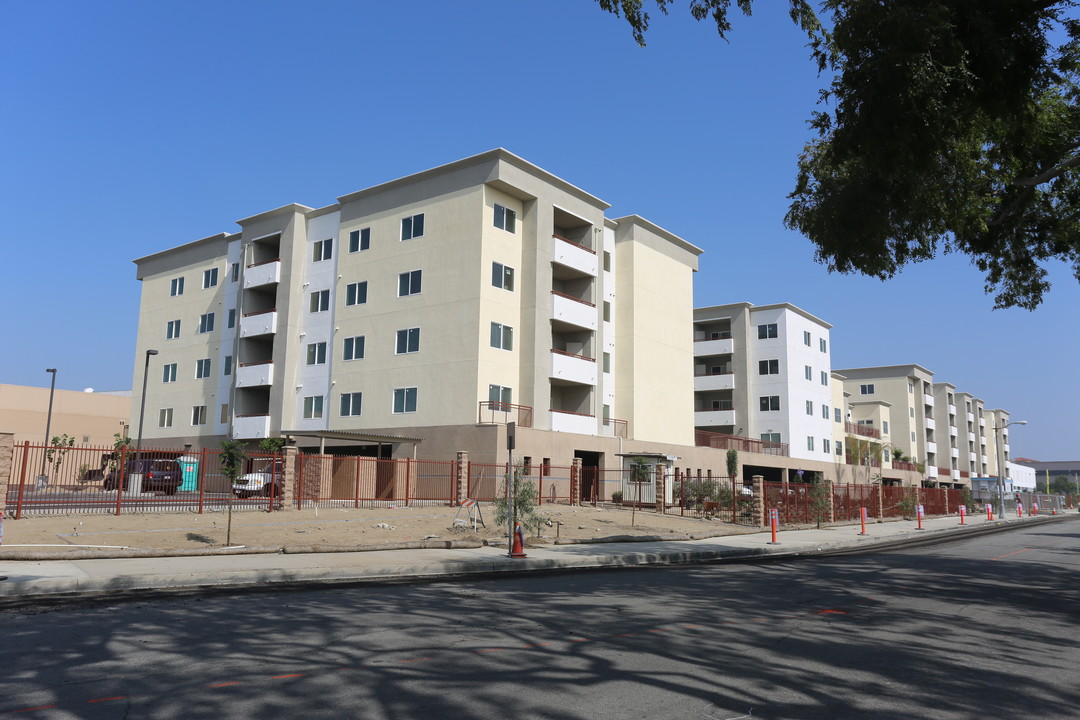 Calden Court Apartments in South Gate, CA - Building Photo