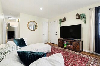 133 W Hughes St in Marshall, MI - Building Photo - Building Photo