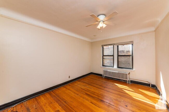 property at 948 W Cuyler Ave