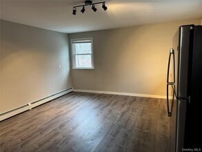 46 Sunset Dr in Bedford Hills, NY - Building Photo - Building Photo