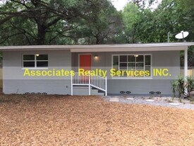 700 NW 19th Ave in Gainesville, FL - Building Photo