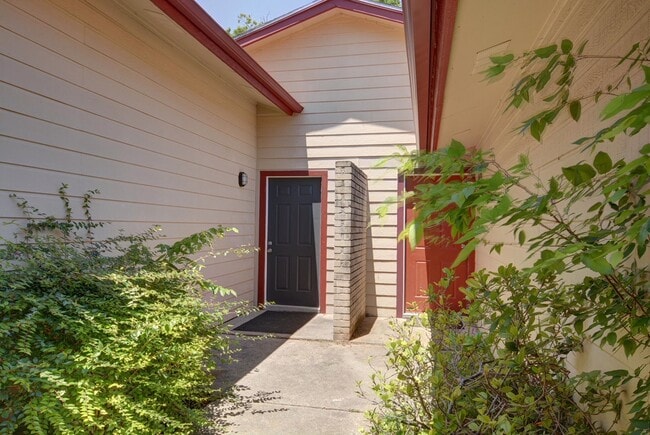 property at 410 Vista W Ct