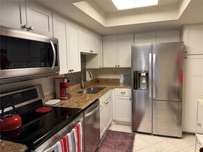 618 Bird Bay Dr S, Unit 110 in Venice, FL - Building Photo - Building Photo