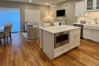 25 Franklin Rd in East Greenwich, RI - Building Photo - Building Photo