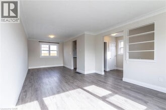 2337 Barclay Rd in Burlington, ON - Building Photo - Building Photo