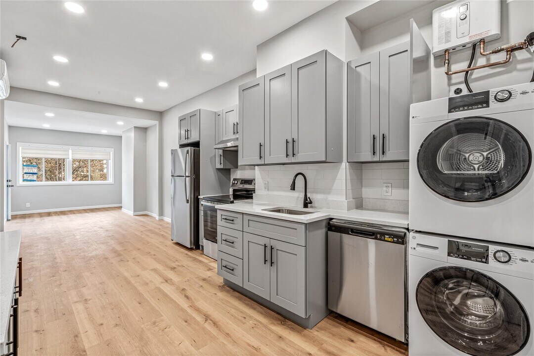 24-42 43rd St-Unit -1 in Queens, NY - Building Photo