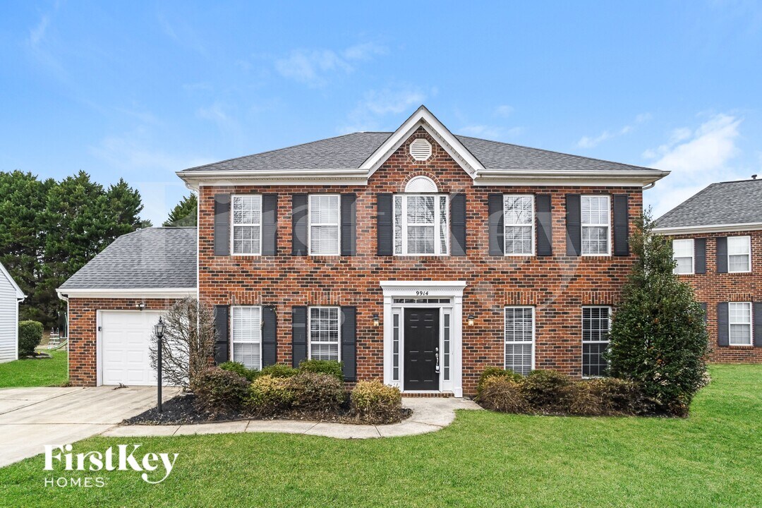 9914 Wild Dogwood Ct in Charlotte, NC - Foto de edificio