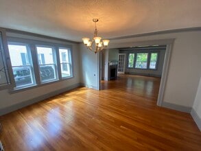 144 Russell St, Unit 1 in Worcester, MA - Foto de edificio - Building Photo