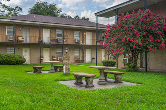 Edgewater Apartments in Savannah, GA - Foto de edificio - Building Photo