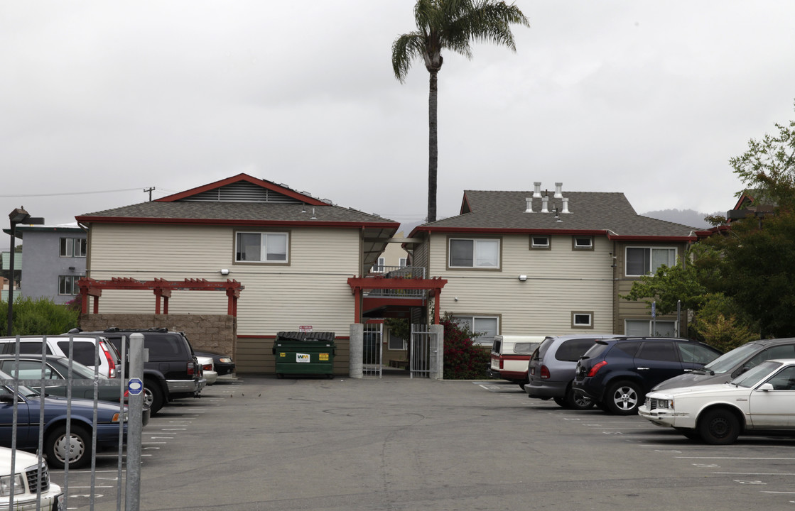 Oak Park Apartments in Oakland, CA - Building Photo