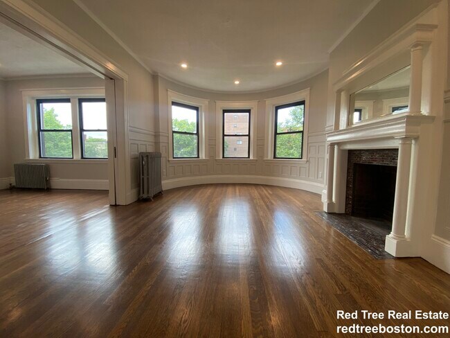1857 Beacon St, Unit 3 in Brookline, MA - Building Photo - Building Photo