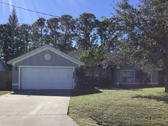 2579 SE Marseille St in Port St. Lucie, FL - Building Photo