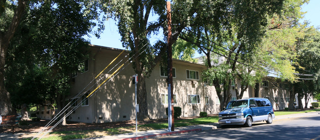 Casa Manana Inn in Stockton, CA - Building Photo - Building Photo