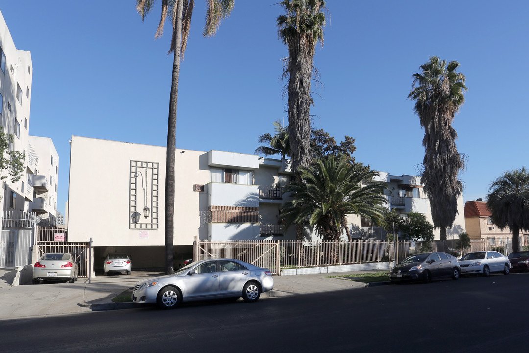 730 S Serrano Ave in Los Angeles, CA - Foto de edificio