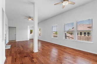 1727 Shire St in Pflugerville, TX - Foto de edificio - Building Photo