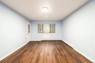 30 Andover Ct in Brookfield, CT - Building Photo - Building Photo