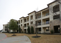 Water's Edge Condominium in Lake Dallas, TX - Foto de edificio - Building Photo