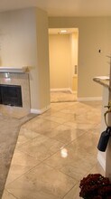 653 Oak Run Trl, Unit 305 in Oak Park, CA - Building Photo - Building Photo