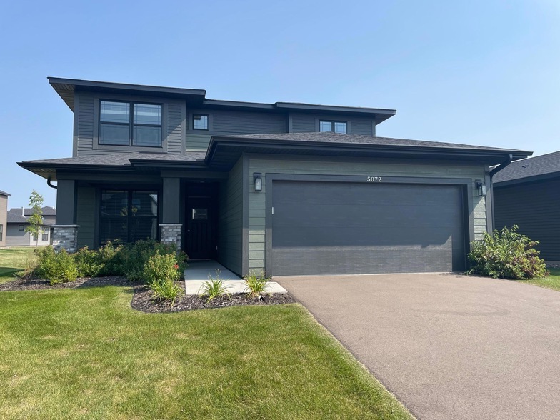 5072 Lambert Ave NE, Unit 12U-8 in Albertville, MN - Foto de edificio
