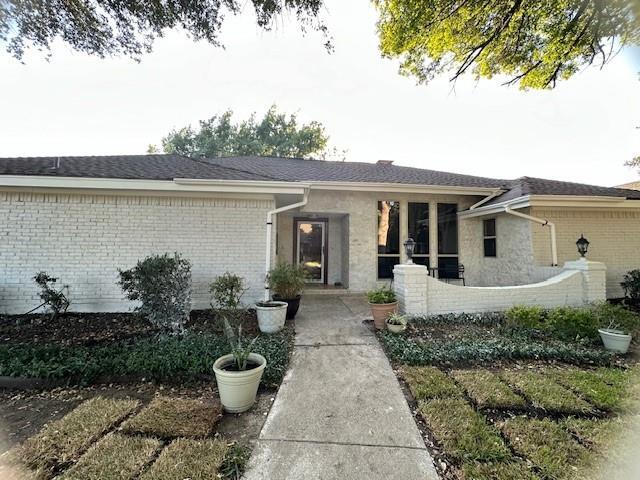 property at 2649 Mariposa Cir