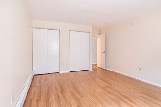 Stoney Brook Village in Millis-Clicquot, MA - Building Photo - Building Photo