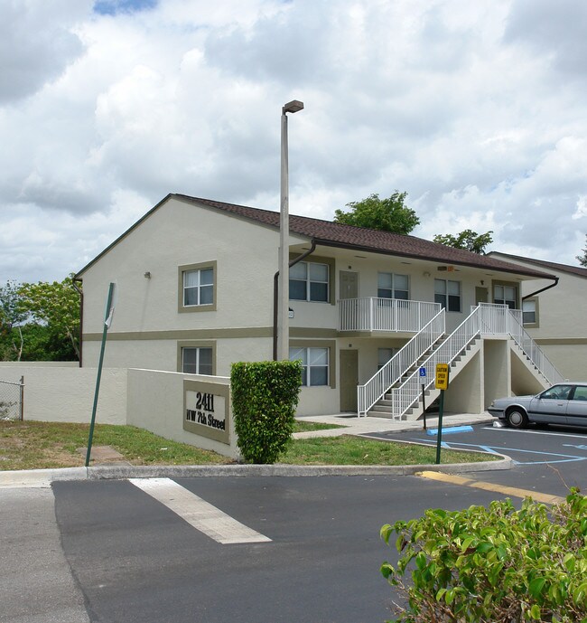 Meyers Estate in Fort Lauderdale, FL - Building Photo - Building Photo