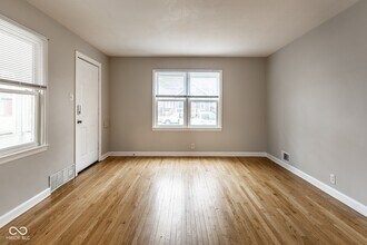6147 Broadway St in Indianapolis, IN - Building Photo - Building Photo
