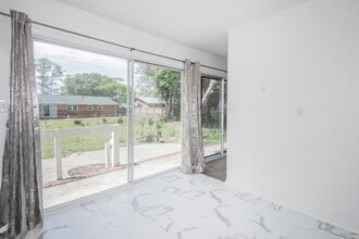 3831 Forest Glen Dr in Pensacola, FL - Building Photo - Building Photo