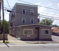 385-387 Cumberland Hill Rd in Woonsocket, RI - Foto de edificio - Building Photo