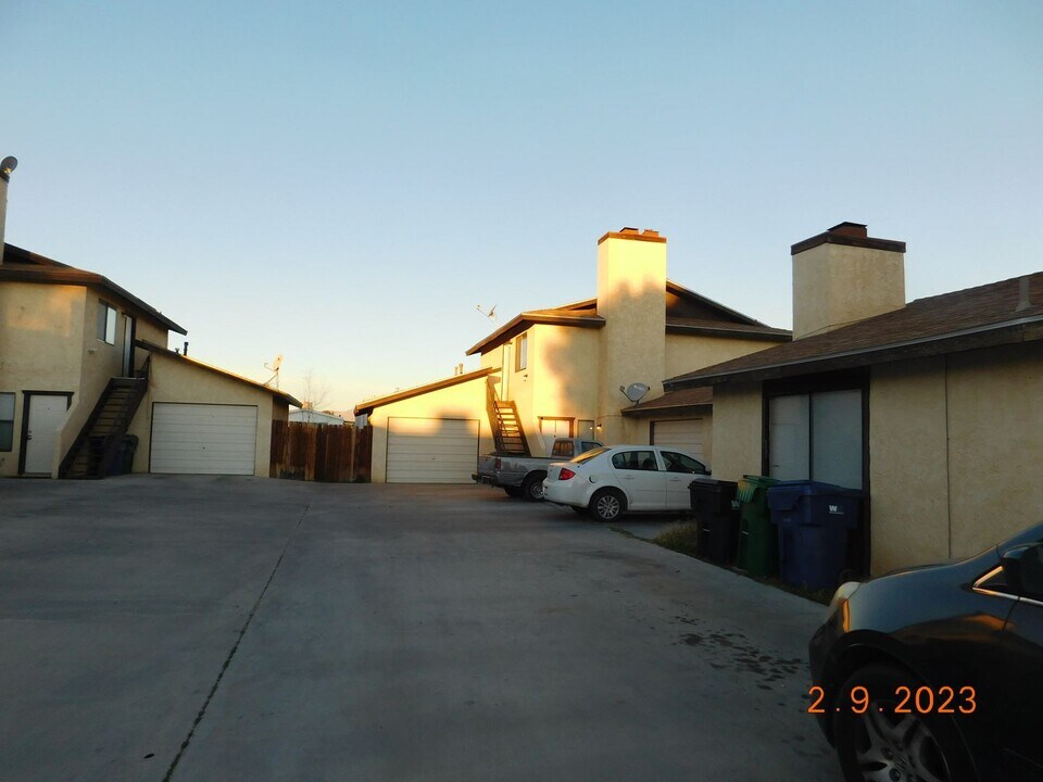 413 S Sunset St in Ridgecrest, CA - Building Photo